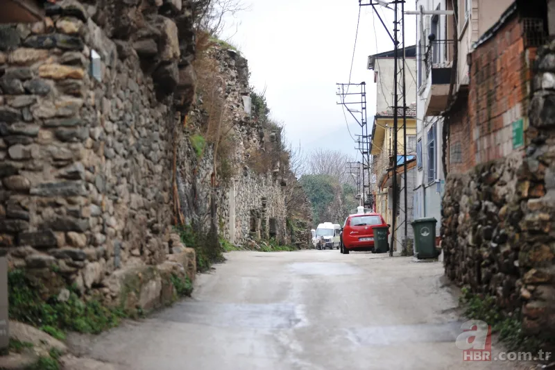 Bursa’da Zindan Kapı'nın tarihi surları üzerine ev yapmışlar 6