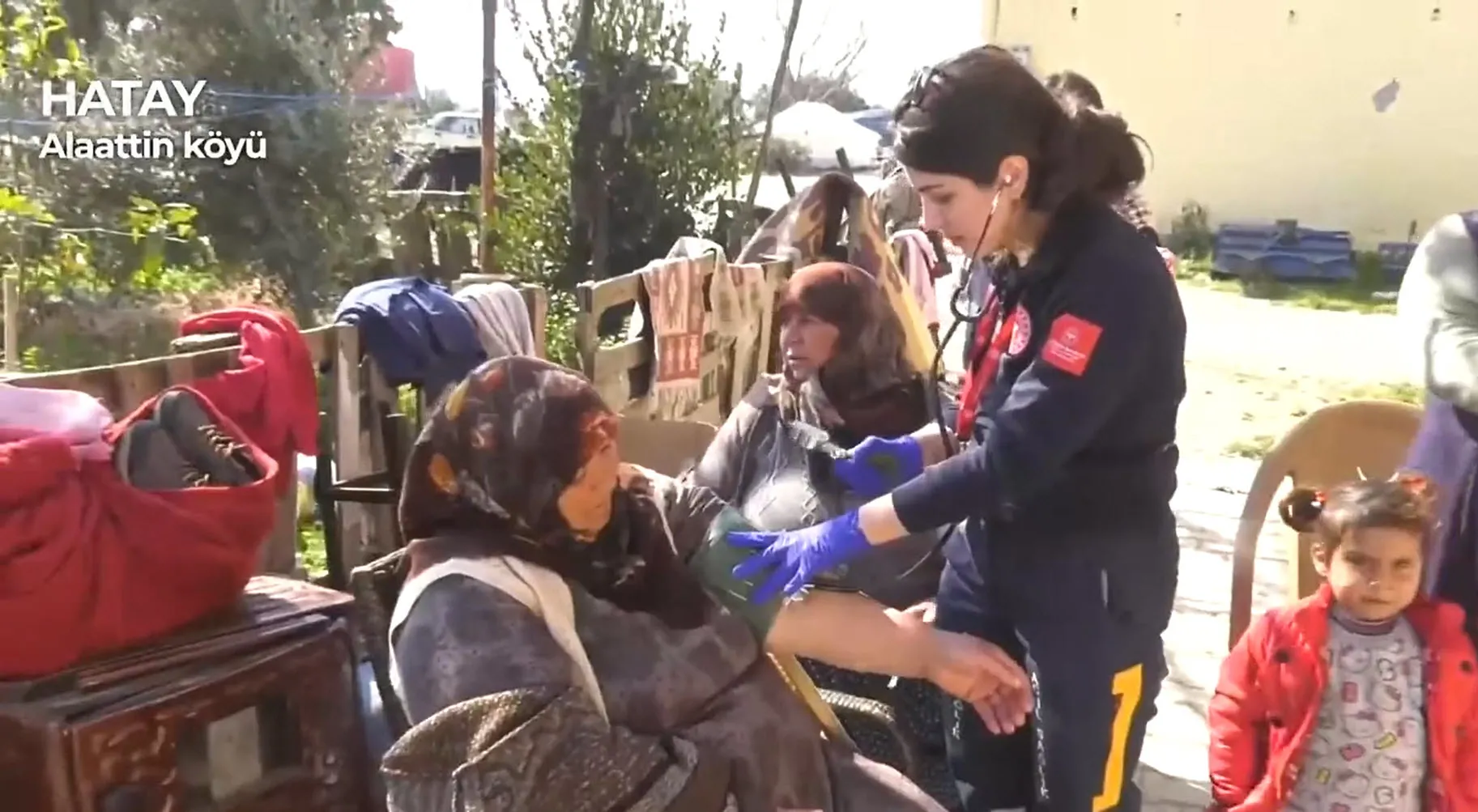 Sağlık Bakanı Fahrettin Koca afet bölgesindeki çalışanları paylaştı: Hiçbir köy uzakta değil çünkü biz oradayız