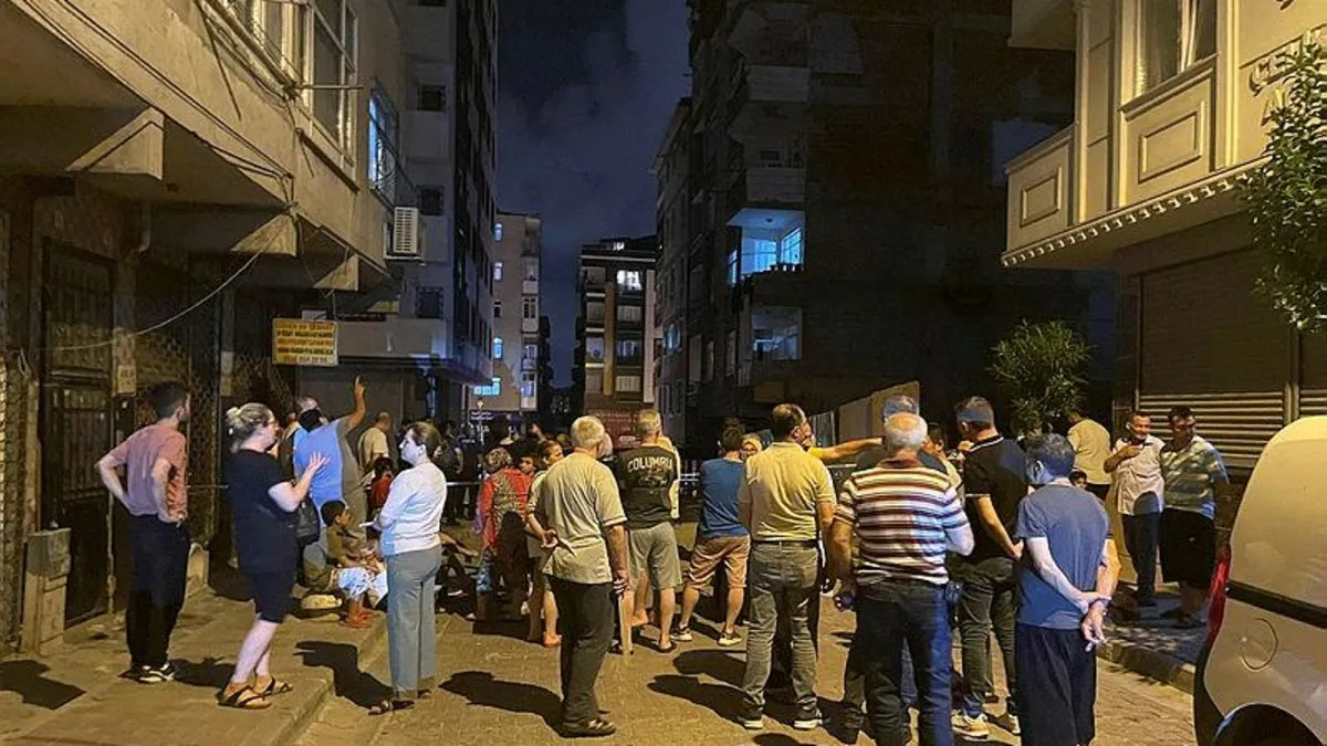 Bahçelievler'de korku dolu anlar! 6 katlı bina tedbir amaçlı boşaltıldı