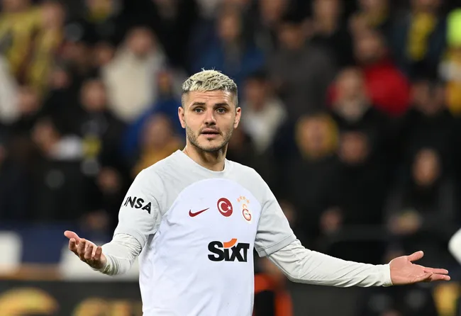 mauro-icardiden-skandal-hareket-fenerbahce-tepki-gosterdi-tribunleri-sahaya-indirme-cabasidir-1708449141595.jpg Mauro Icardi'den skandal hareket! Fenerbahçe tepki gösterdi: Tribünleri sahaya indirme çabasıdır - 3