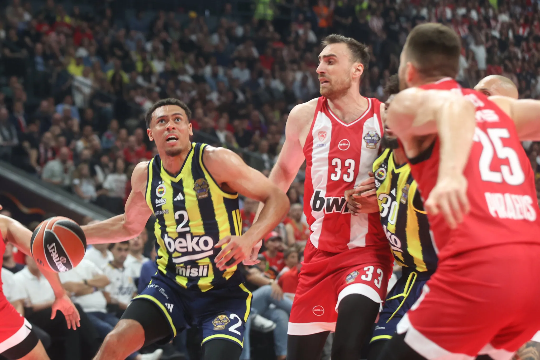 Fenerbahçe Beko Euroleague’e yarı finalde veda etti