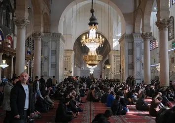 Şam'daki Emevi Camisi'nde cuma namazı! Yağmur duası edildi