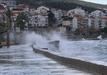Ege Denizi için fırtına uyarısı! Ulaşımda aksama...