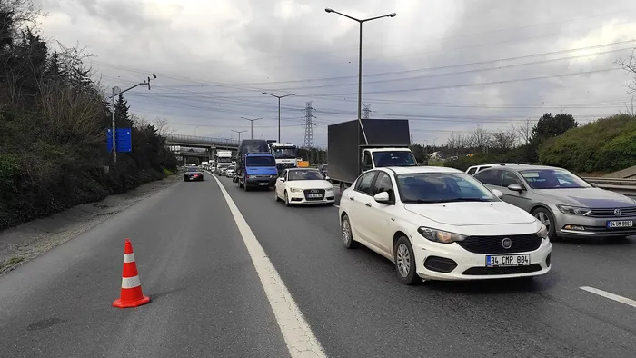 1711359201567.jpg TEM'de önce iki araca çarptı sonra takla attı - 1