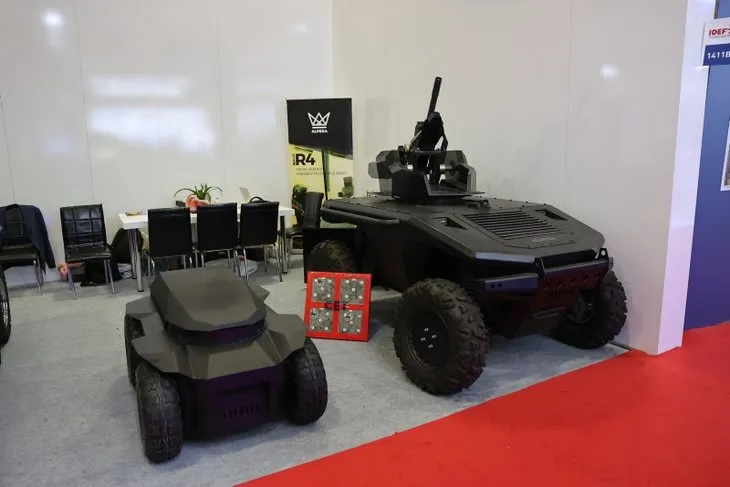 Sahne yerli ve milli elektrikli insansız kara aracı Alkar R8’in! İşte müthiş özellikleri