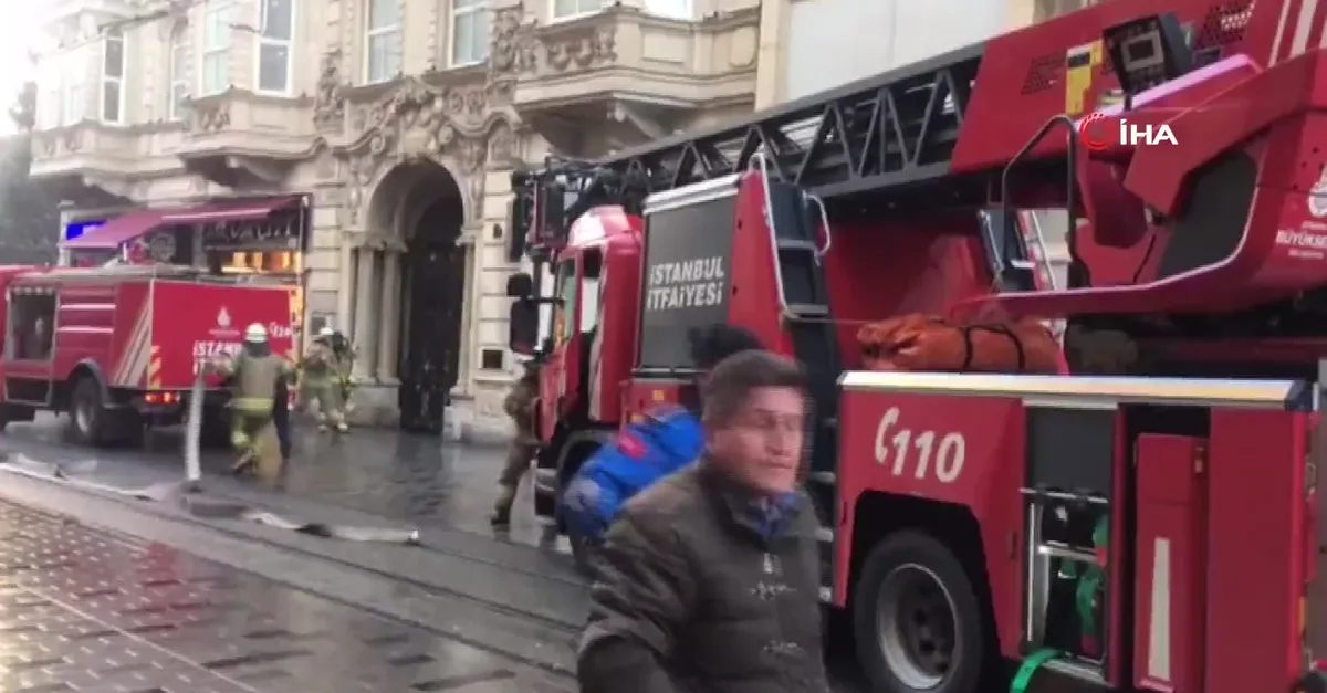 İstanbul'da İstiklal Caddesi'nde panik anları! Görenler telefonuna sarıldı |Video