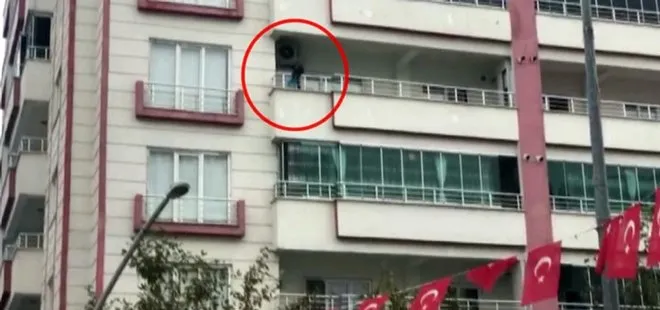 Diyarbakır’da balkonun korkuluklarından çıkıp oyun oynayan kız kamerada! Babası son anda kurtardı