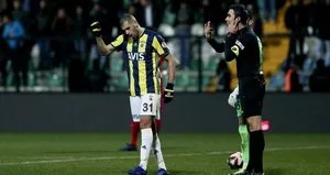 Fenerbahçe tribünlerinden Slimani’ye tepki