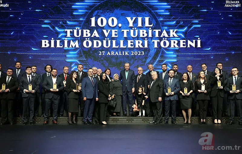 Başkan Erdoğan 100. Yıl TÜBİTAK ve TÜBA Bilim Ödülleri’ni sahiplerine takdim etti 8