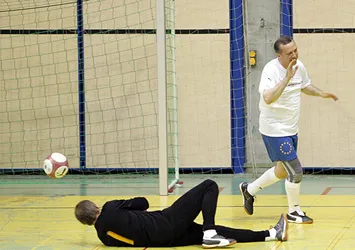 Başkan Erdoğan'ın salon futbolu oynadığı görüntülere beğeni yağmuru yağdı