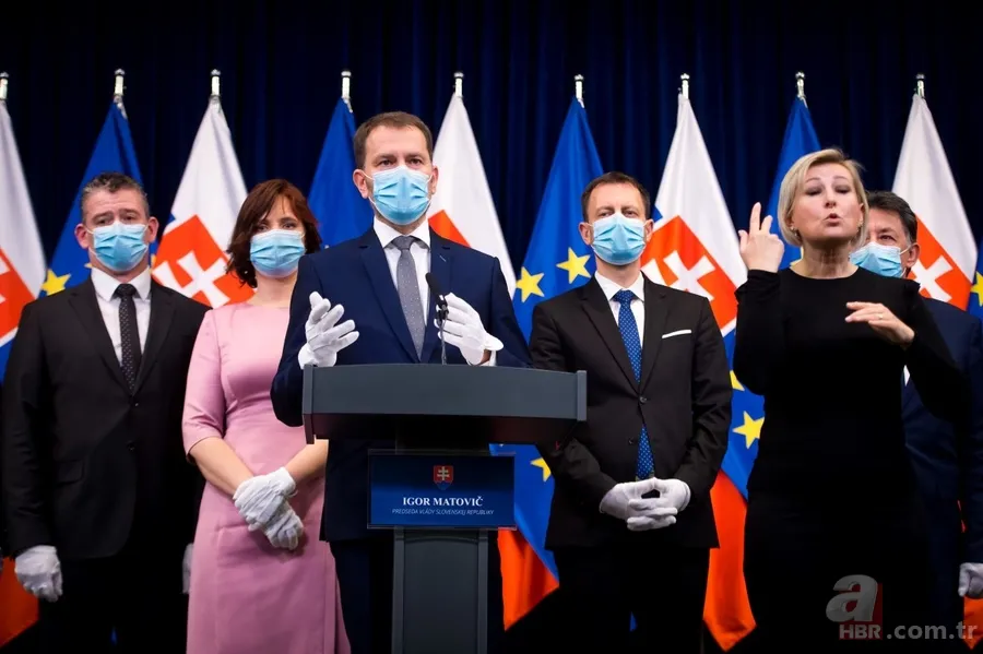 Slovakya'da yeni Başbakan Igor Matovic'in yemin töreninde dikkat çeken Koronavirüs önlemi 16
