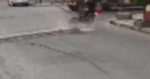 Feci ölüm! Aniden üzerine düştü