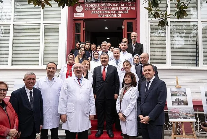 saglik-bakani-kocadan-losemi-hastalarinin-yatak-talebine-net-mesaj-kimsenin-istismar-etmeye-hakki-yok-1711659493698.jpeg Sağlık Bakanı Koca'dan lösemi hastalarının yatak talebine net mesaj: Kimsenin istismar etmeye hakkı yok - 5