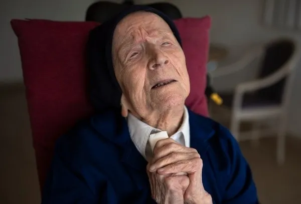 Dünyanın en yaşlı insanı unvanını aldı! Uzun yaşamının sırrını açıkladı