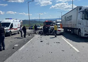 Gaziantep'te kontrolden çıkan araç TIR'a çarptı: 2 ölü, 2 yaralı