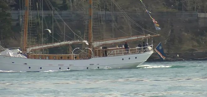 Tarihi yat İstanbul Boğazı’ndan geçti