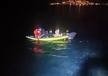 Kanoyla kaçarken yakalandılar