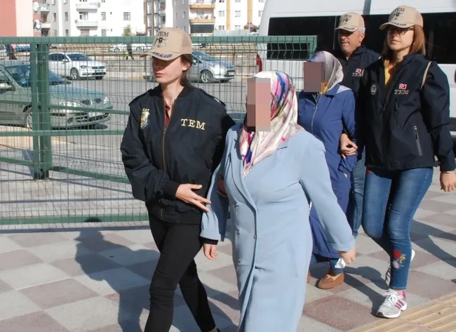 FETÖ şüphelisi gizli bölmede yakalandı