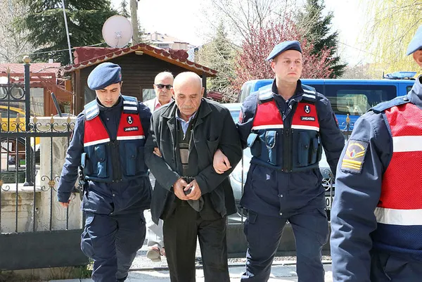 Kılıçdaroğlu'na saldıran şehit yakınına kelepçe takılmasına tepki - 2