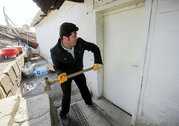 Polis kapıyı kırınca gözlerine inanamadı