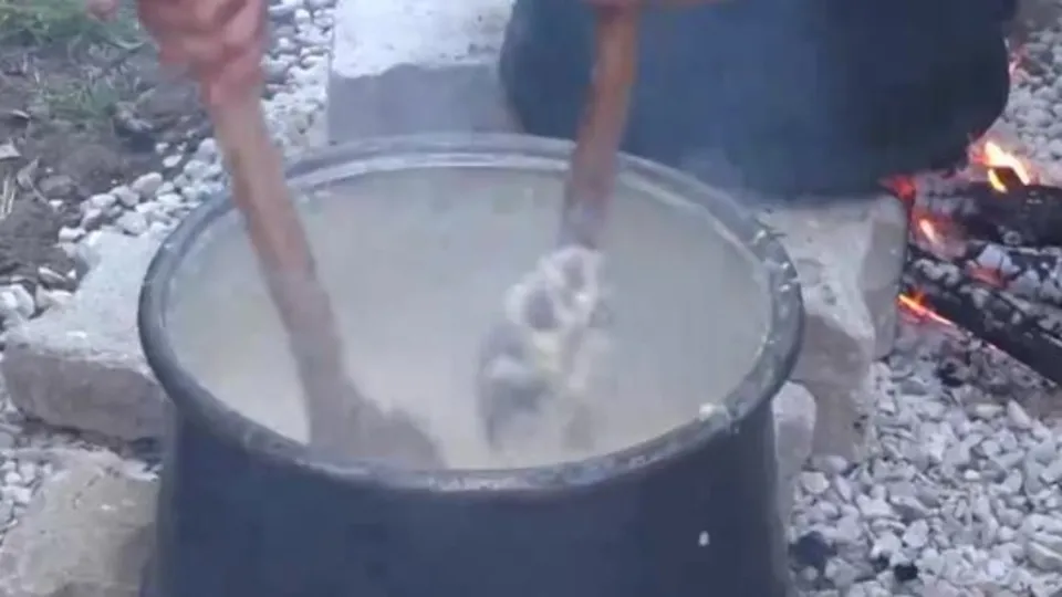 İmece usulü iftar hazırlığı