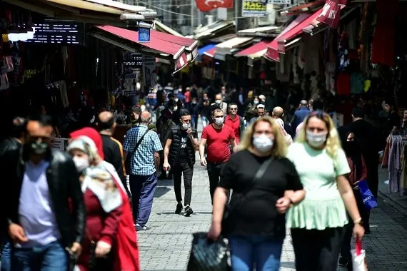 İstanbul’un çarşılarında normalleşme yoğunluğu - 1