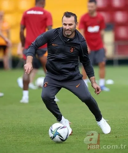 Galatasaray yeni sezon için Okan Buruk’la topbaşı yaptı