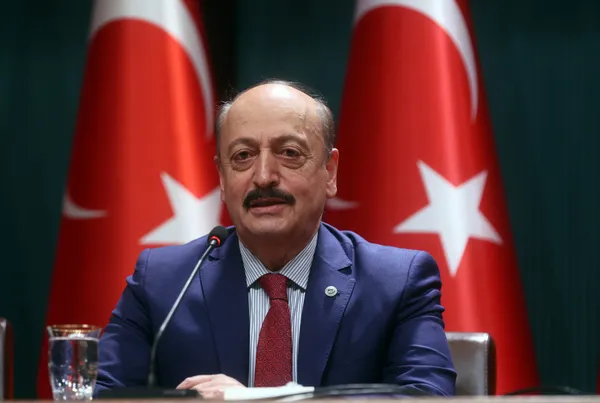 bakan-bilginden-taseron-iscilerine-mujde-tarih-verdi-1664996350163.jpg Bakan Bilgin'den son dakika asgari ücret ve EYT açıklaması: Tarih verdi - 6