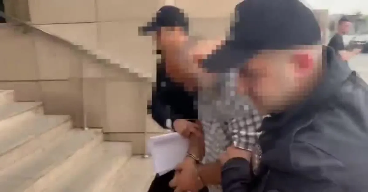 Öğretmene yumruk atmıştı! Gereği yapıldı: O veli yakalandı