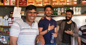 Bakkala gelen gülme krizine giriyor