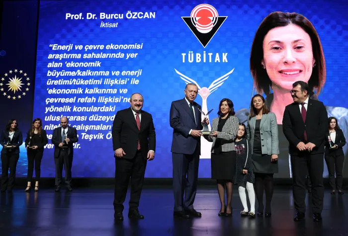 Son dakika: Başkan Erdoğan'dan TÜBİTAK ve TÜBA Bilim Ödülleri Töreni'nde önemli açıklamalar - 9