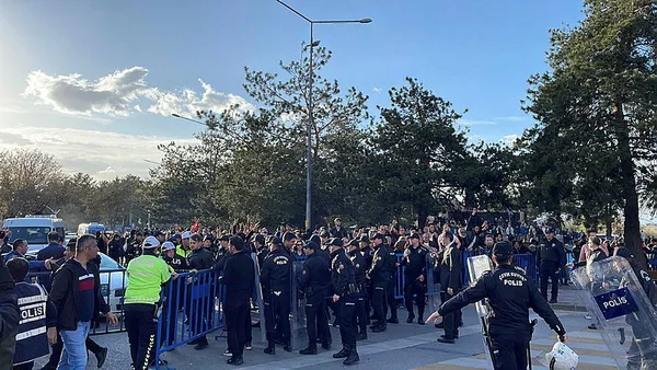 1683492458778.jpg Erzurum'daki olaylarda gerçek bambaşka çıktı! HDPKK ve CHP'li grupların halka taş attığı anlar kamerada! Hadi bunu da açıkla İmamoğlu - 4