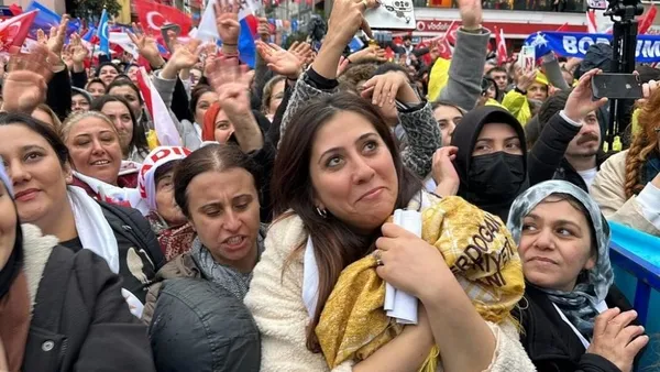 1675529038505.jpg Başkan Erdoğan'dan Aydın'da vatandaşa anlamlı hediye: "Ömrümün sonuna kadar saklayacağım" - 4