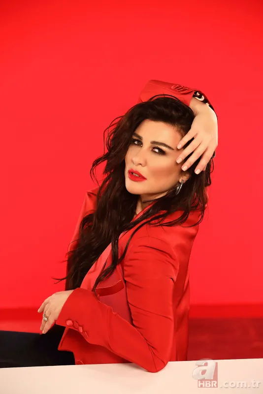 ‘Sünnet derisiyle genç kalıyorum’ açıklamasıyla gündeme oturan Hamdi Alkan’ın eski eşi Selen Görgüzel’den bir çıkış daha! Nafaka açıklamasında hemcinslerini hedef aldı 15