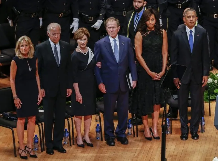 Obama, Dallas’ta öldürülen polisler için gözyaşı döktü