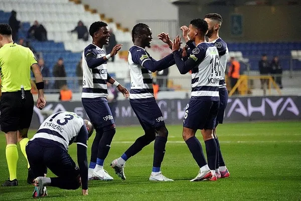 kasimpasa-3-puani-cebe-atti-kasimpasa-3-1-antalyaspor-mac-sonucu-1678130988927.jpeg Kasımpaşa 3 puanı cebe attı | Kasımpaşa 3 - 1 Antalyaspor MAÇ SONUCU - 4