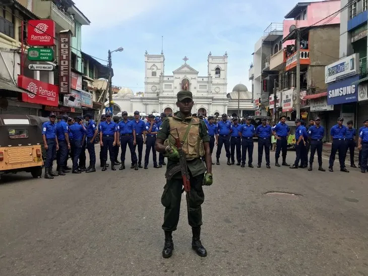 Sri Lanka'da art arda patlamalar