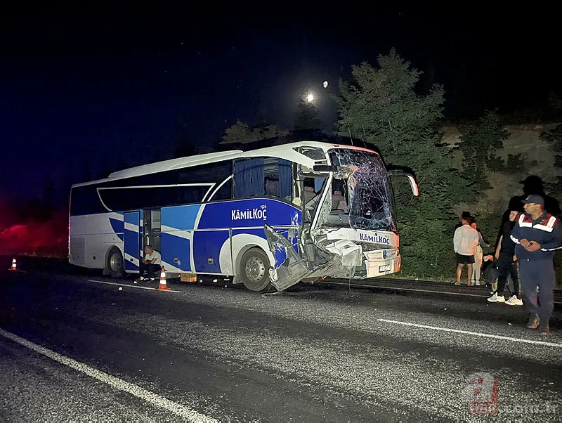 Son dakika! Eskişehir'de yolcu otobüsü ile traktör çarpıştı! Feci kazada yaralılar var 13
