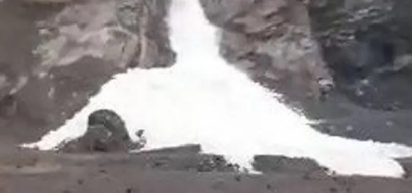 Son dakika: Hakkari'de çığ düşme anı kamerada