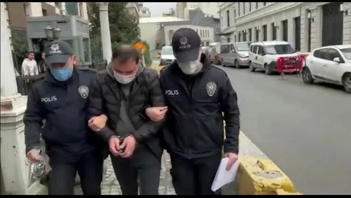 Son dakika: İstanbul'da Fransız turiste dehşeti yaşatan taksiciye ev hapsi! 'Toplu Taşıma Aracı Kullanım Belgesi' iptal edildi - 3