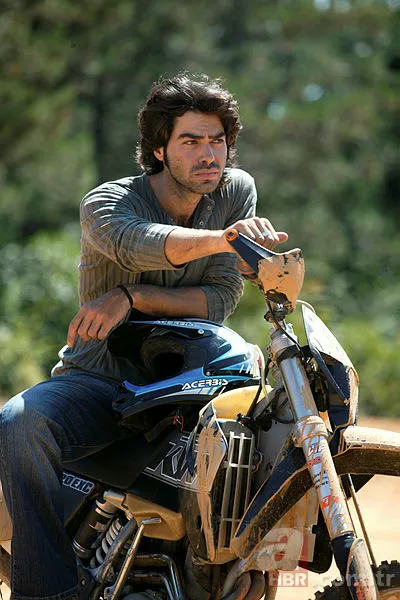 Uğur Pektaş öpüşeyecek 4