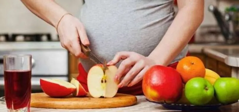 gebelikte meyve yiyen annelerin