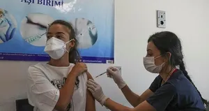 Gençler aşılanıyor! Yoğun ilgi gösterdiler