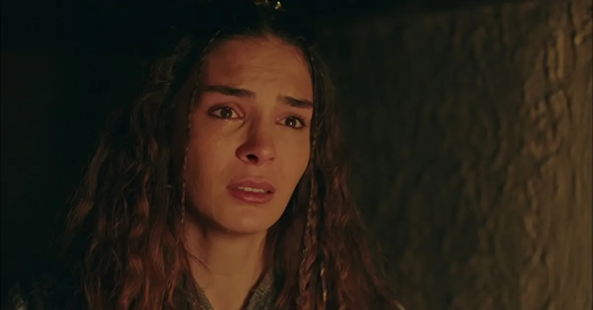 Akkız Batuga’nın hikayesini dinlerken gözyaşlarını tutamadı