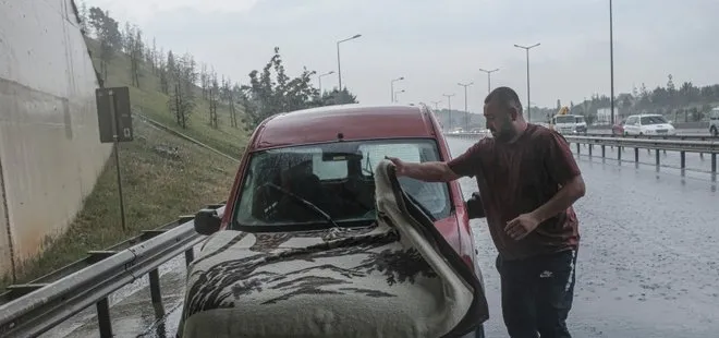 İstanbul’da şiddetli yağış! Sürücüler çareyi üst geçit altlarına saklanmakta buldu!