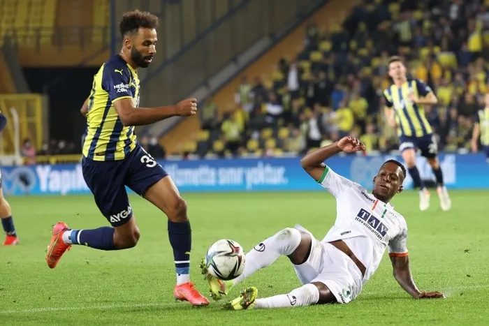Fenerbahçe’de ilk ayrılık gerçekleşiyor! Devre arasında kadroda büyük revizyon olacak