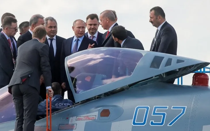 Başkan Erdoğan ve Putin SU-57'nin başında incelemelerde bulundu
