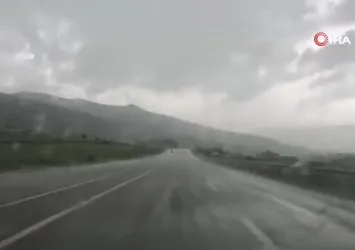 Erzincan’da dolu yağışı etkili oldu