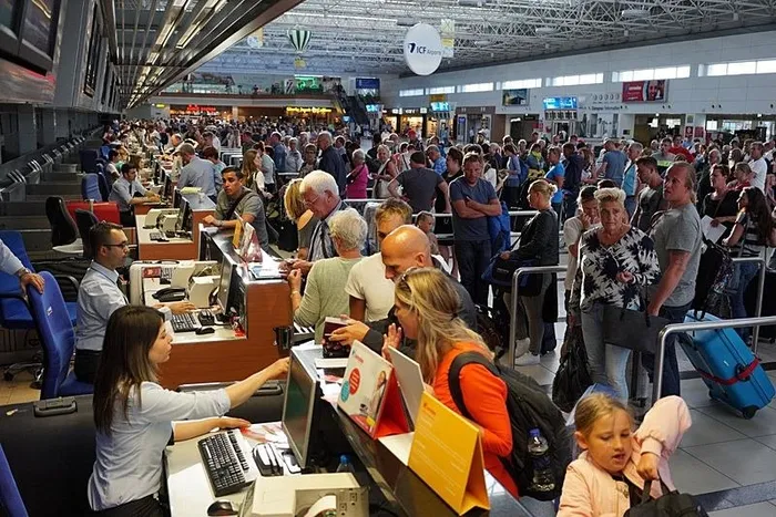 Ulaştırma ve Altyapı Bakanı Abdulkadir Uraloğlu açıkladı! İstanbul Havalimanı’nda tüm zamanların rekoru: Bir günde 245 bin 995 yolcu