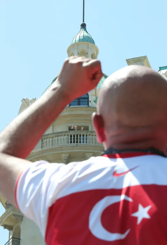 Son dakika: Başkan Erdoğan’a Bakü’de sevgi seli: Taraftarlar böyle seslendi! Türkiye-Galler maçını Aliyev ile birlikte izleyecek